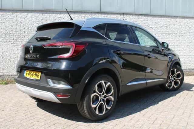 Renault Captur (2022) thumbnail 4