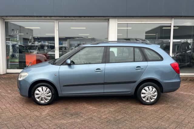 Škoda Fabia (2008) thumbnail 3
