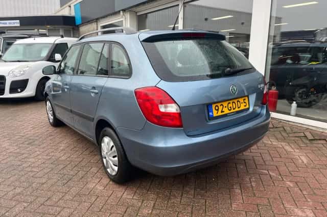 Škoda Fabia (2008) thumbnail 4