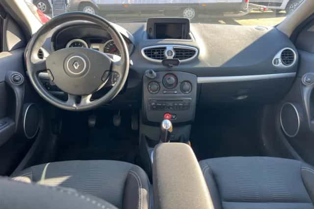 Renault Clio (2011) thumbnail 2
