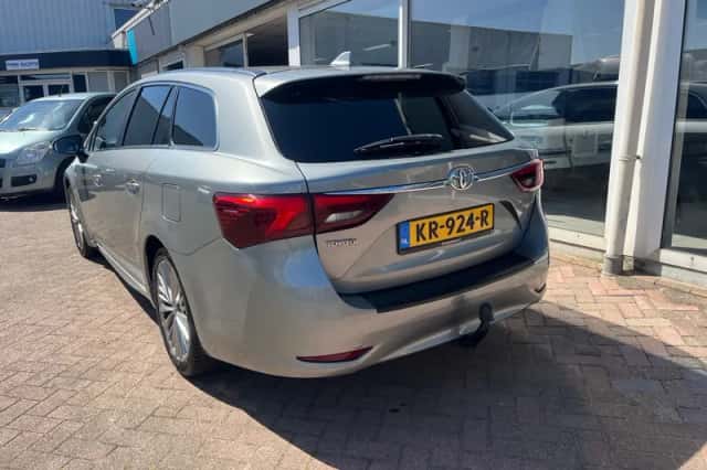 Toyota Avensis (2015) thumbnail 4