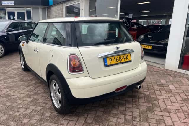 MINI Cooper (2008) thumbnail 5