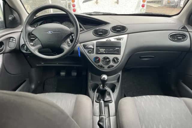 Ford Focus (2002) thumbnail 2