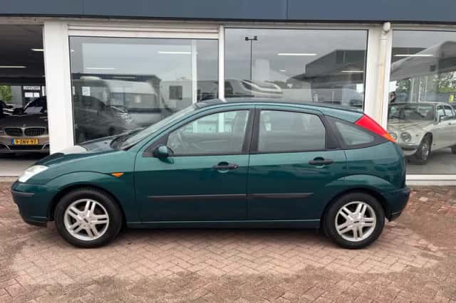 Ford Focus (2002) thumbnail 3
