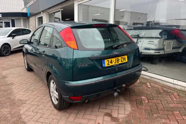 Ford Focus (2002) thumbnail 4