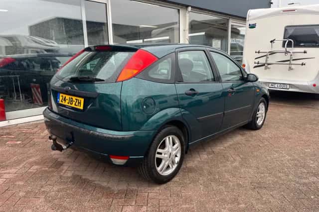 Ford Focus (2002) thumbnail 6