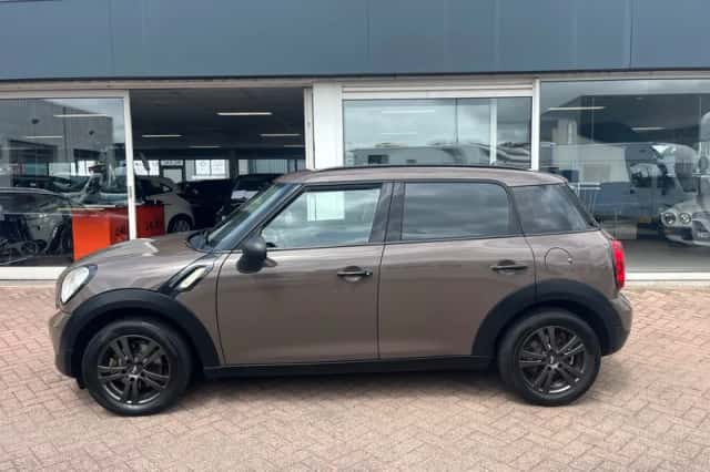 MINI Countryman (2010) thumbnail 3