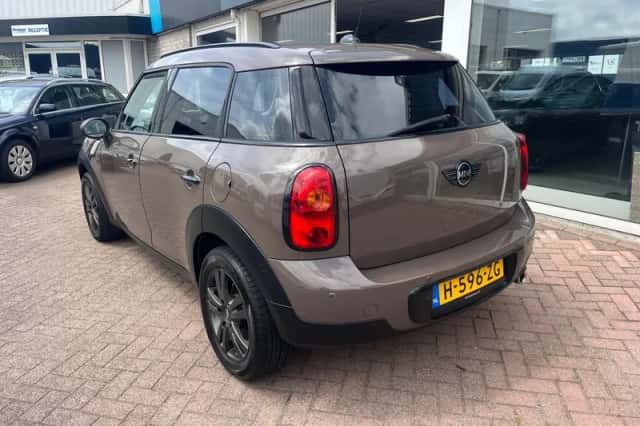 MINI Countryman (2010) thumbnail 4