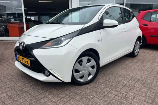 Toyota Aygo (2017) thumbnail 1