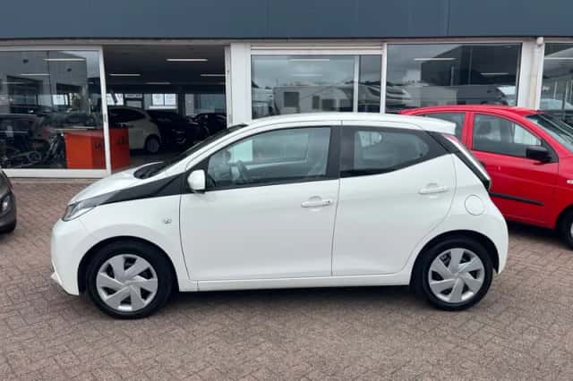 Toyota Aygo (2017) thumbnail 3