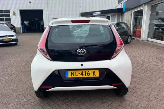 Toyota Aygo (2017) thumbnail 5