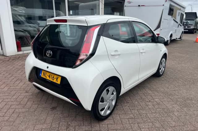 Toyota Aygo (2017) thumbnail 6