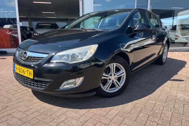 Opel Astra (2011) thumbnail 1
