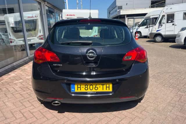 Opel Astra (2011) thumbnail 5