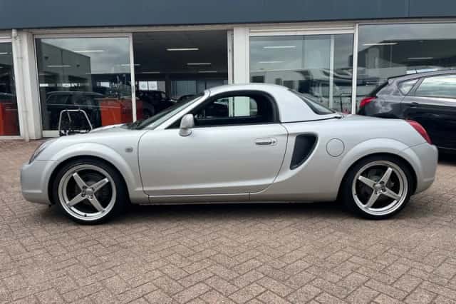 Toyota MR2 (2000) thumbnail 4