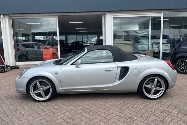 Toyota MR2 (2000) thumbnail 5