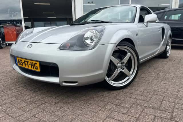Toyota MR2 (2000) thumbnail 6