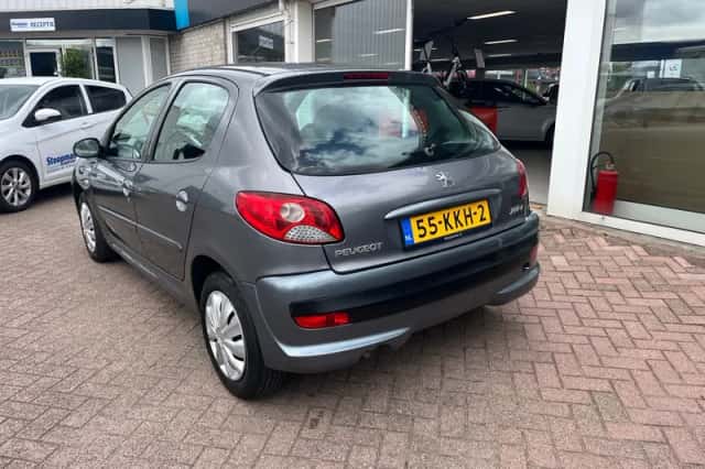 Peugeot 206+ (2010) thumbnail 4