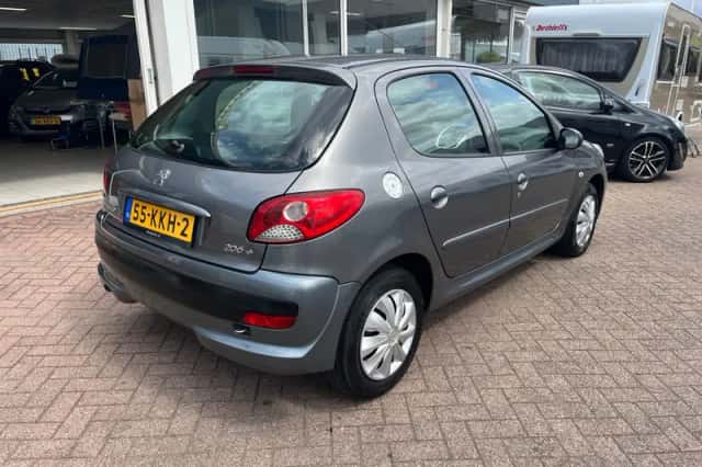 Peugeot 206+ (2010) thumbnail 6