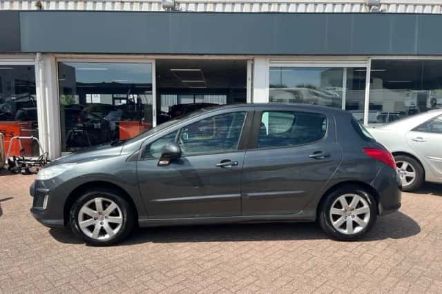 Peugeot 308 (2008) thumbnail 3