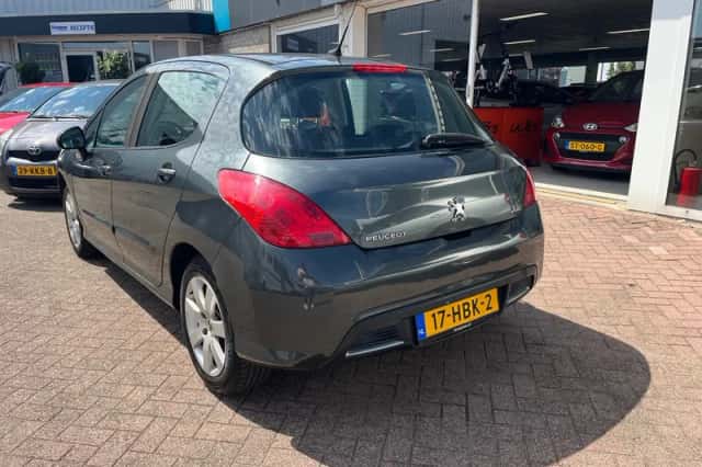 Peugeot 308 (2008) thumbnail 4