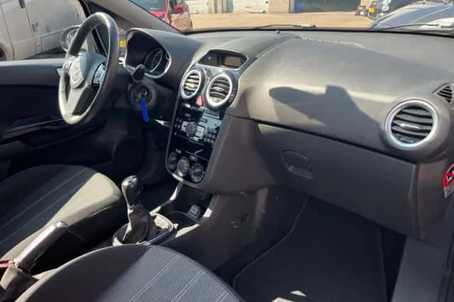 Opel Corsa (2012) thumbnail 2