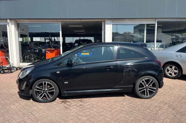Opel Corsa (2012) thumbnail 3