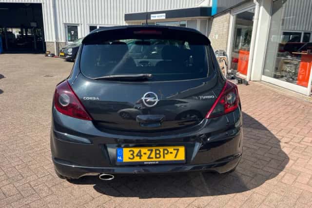 Opel Corsa (2012) thumbnail 4