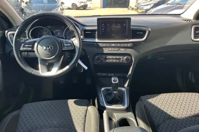 Kia Ceed (2018) thumbnail 2