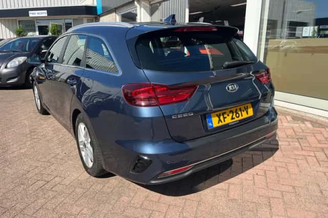 Kia Ceed (2018) thumbnail 4