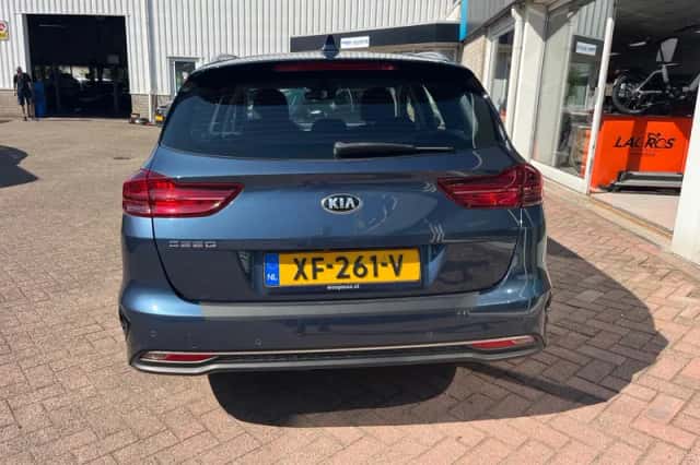 Kia Ceed (2018) thumbnail 5