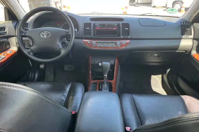 Toyota Camry (2002) thumbnail 2