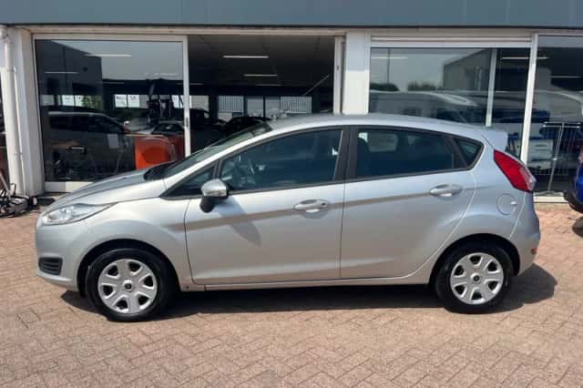 Ford Fiesta (2016) thumbnail 3