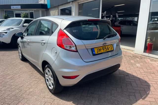 Ford Fiesta (2016) thumbnail 4