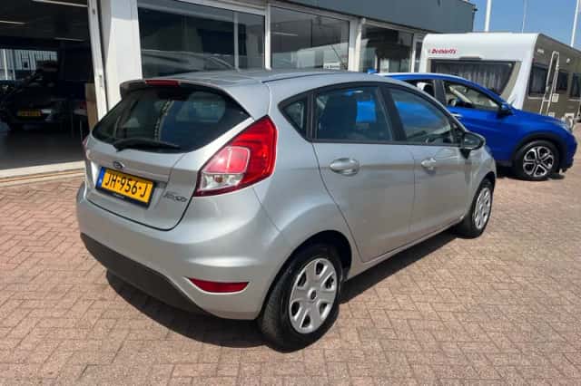 Ford Fiesta (2016) thumbnail 6