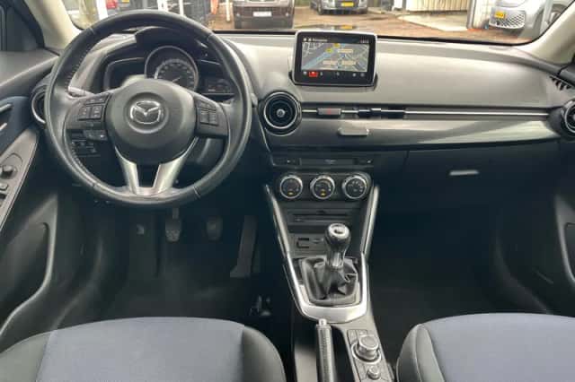 Mazda 2 (2016) thumbnail 2