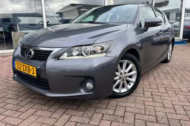 Lexus CT (2013) thumbnail 1