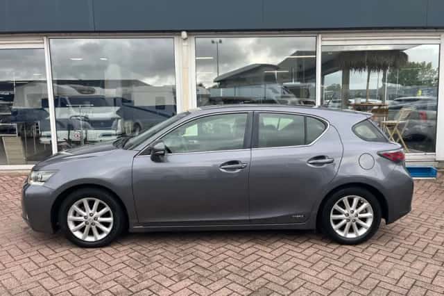 Lexus CT (2013) thumbnail 3