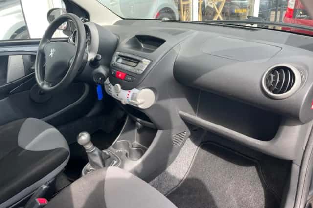 Peugeot 107 (2012) thumbnail 2