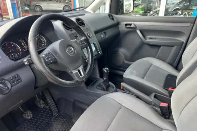 Volkswagen Caddy (2013) thumbnail 2