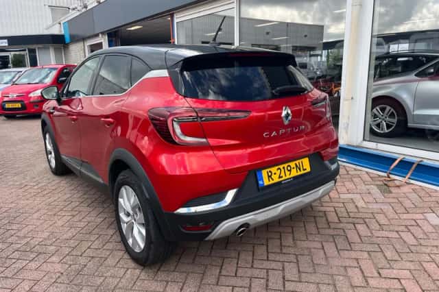 Renault Captur (2021) thumbnail 4
