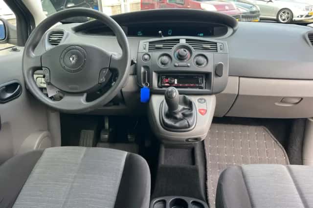 Renault Scénic (2004) thumbnail 2