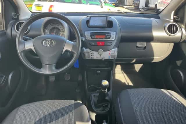 Toyota Aygo (2012) thumbnail 2
