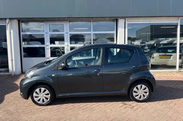 Toyota Aygo (2012) thumbnail 3