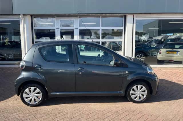 Toyota Aygo (2012) thumbnail 6
