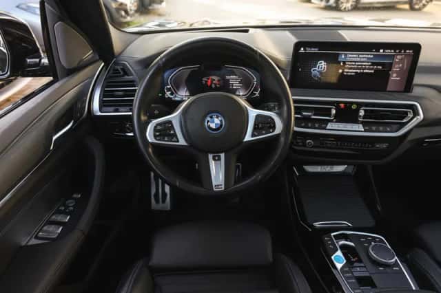 BMW iX3 (2025) thumbnail 3