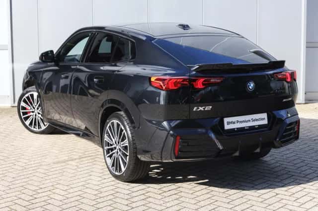 BMW iX2 (2025) thumbnail 1