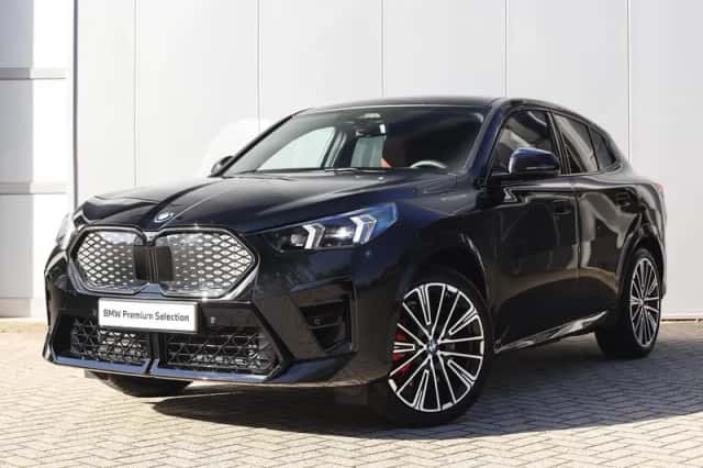 BMW iX2 (2025) thumbnail 2