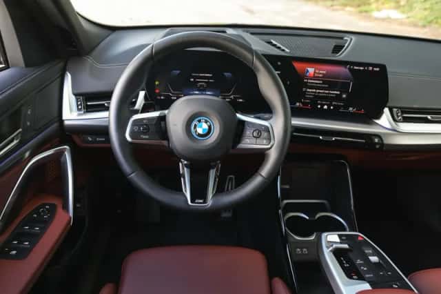 BMW iX2 (2025) thumbnail 3