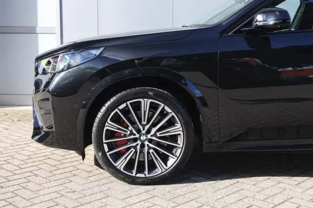 BMW iX2 (2025) thumbnail 4